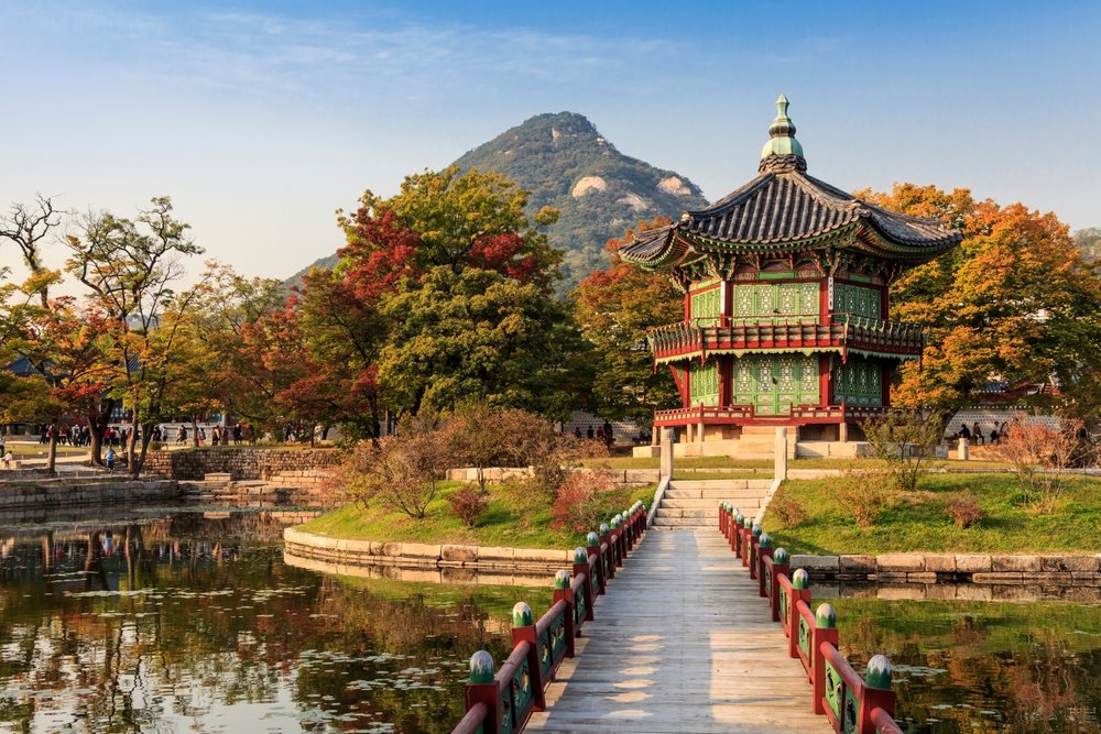 Gyongbokgung Palace's Pond during Autumn