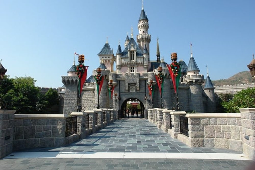 Hongkong Disneyland หนึ่งในสถานที่ท่องเที่ยวสุดฮิต