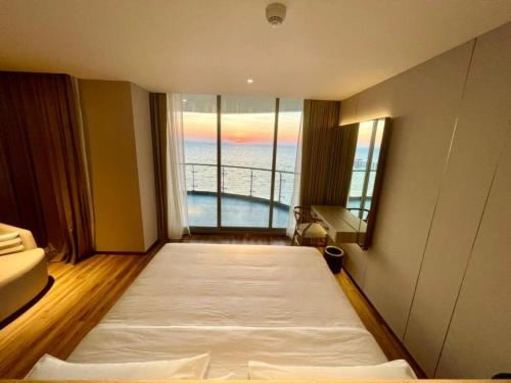 มองจากเตียงก็เห็นวิวทะเลลล