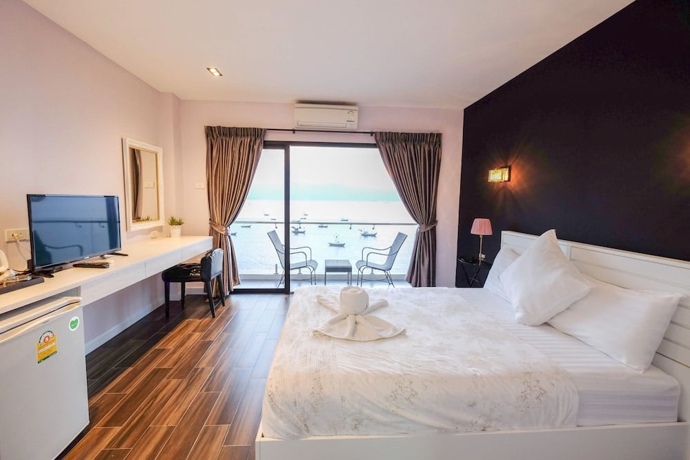 ห้องพักที่นี่มองเห็นวิวทะเลได้แบบเต็มตา