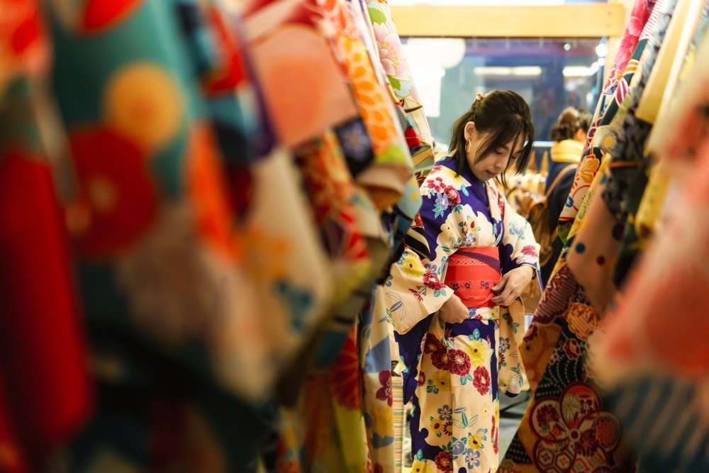 lady fitting a kimono