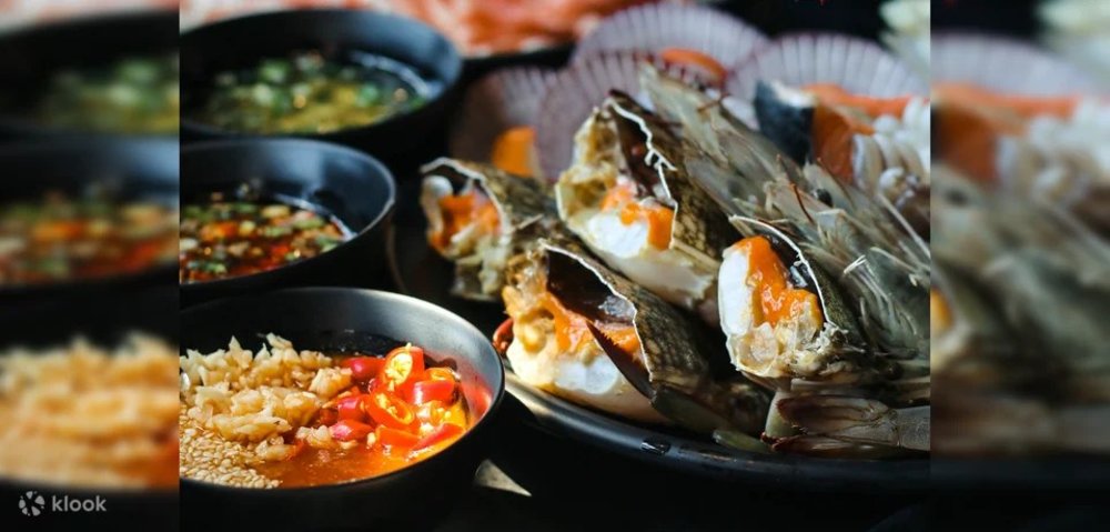 อาหารทะเล พร้อมน้ำจิ้มสุกี้จากร้านชา บู Mongkok Sukiyaki