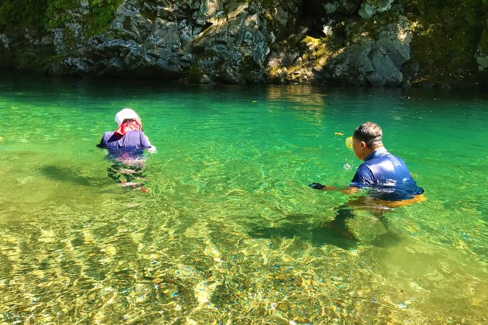 กิจกรรมที่ให้คุณได้เดินป่าท่องแม่น้ำบนเทือกเขาชิระกะมิซันชิในจังหวัดอะกิตะ - Klook  ประเทศไทย