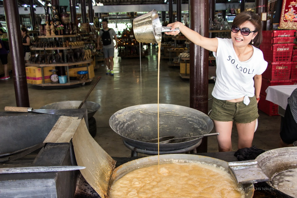 ขอบคุณรูปภาพจาก เที่ยวราชบุรี l ไปพักผ่อนในวันหยุด มีวันเดียวก็เที่ยวได้ ที่ตลาดน้ำดำเนินสะดวก จังหวัดราชบุรี 