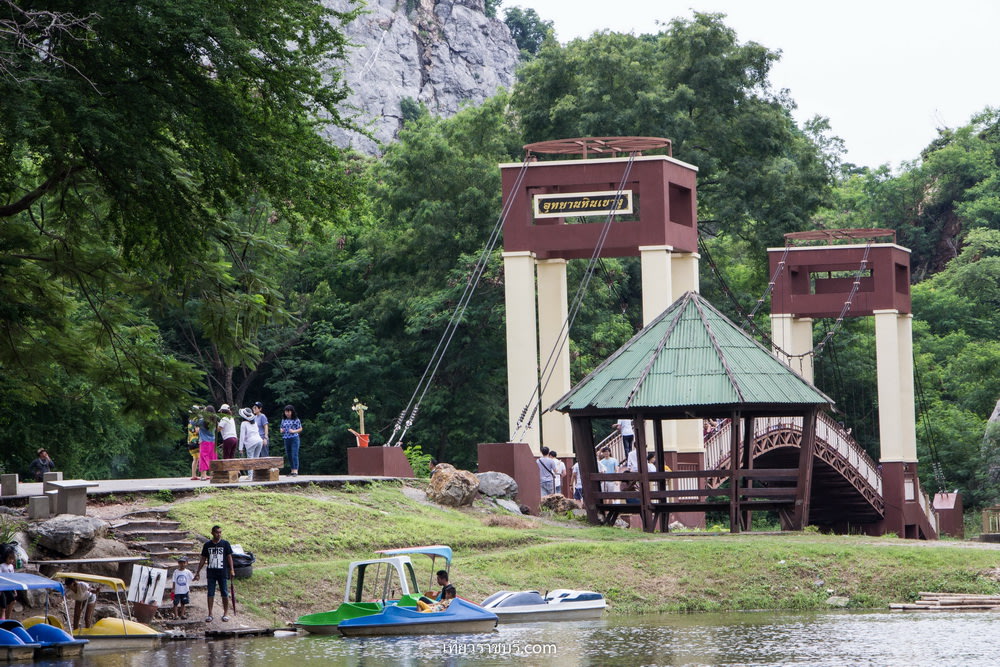 ขอบคุณรูปภาพจาก เที่ยวราชบุรี l ไปพักผ่อนหย่อนใจในวันหยุด แบบวันเดียวเที่ยวได้ ชิลมาก ขับรถไม่ไกล 