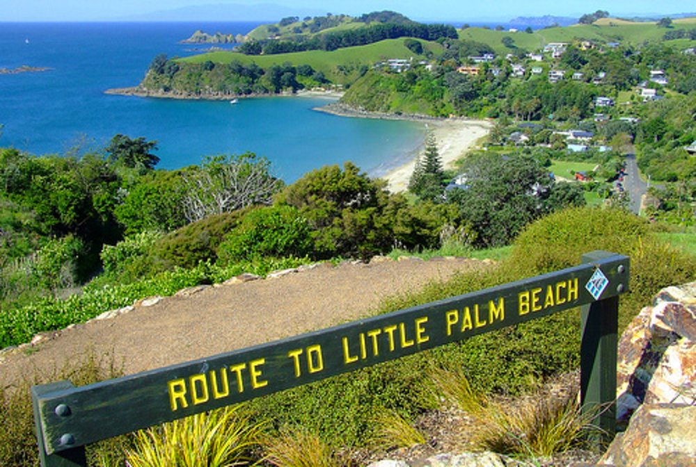 ขอบคุณรูปภาพจาก googlesite l สถานที่ท่องเที่ยวตอนเหนือของประเทศนิวซีแลนด์ ที่เมืองโอ๊คแลนด์ เกาะไวฮีกิ หรือเกาะไวน์ เต็มไปด้วยองุ่นและมะกอก 