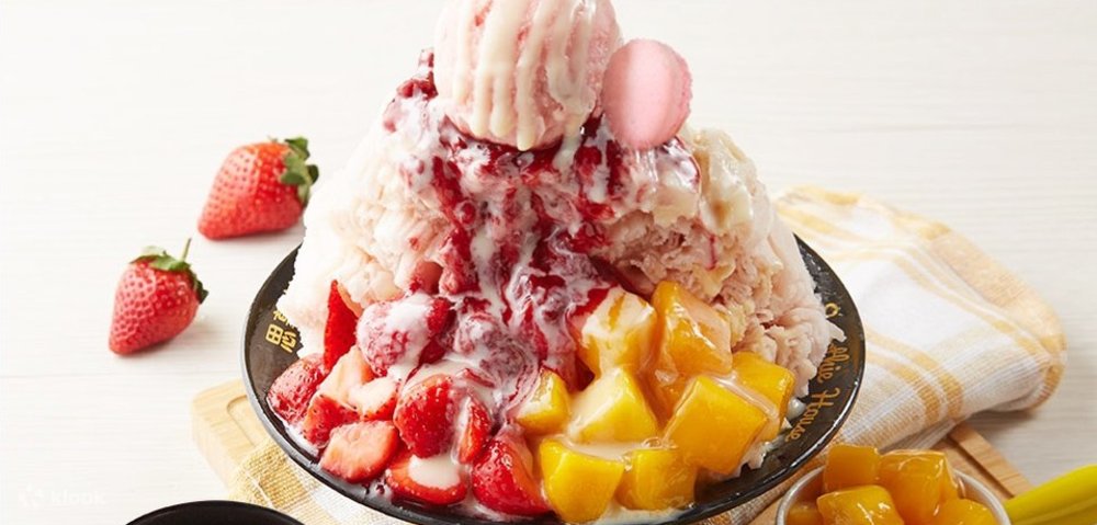strawberry and mango shaved ice dessert