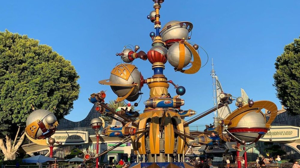 Lovers of all thing space, tech, and anything futuristic will love Tomorrowland!