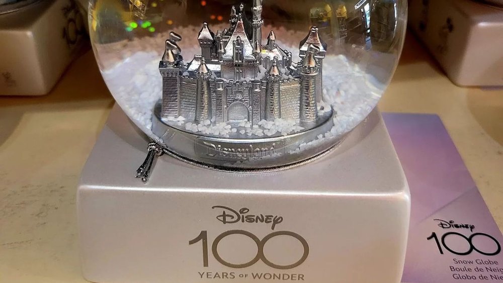 Snow globes are always a fun souvenir to take home. Credits to @sasakitime on Instagram.