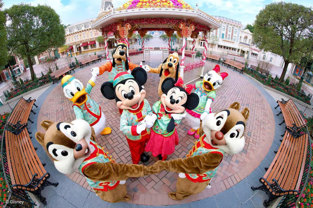 มากระทบไหล่ตัวละครโปรดที่ฮ่องกงดิสนีย์แลนด์กัน