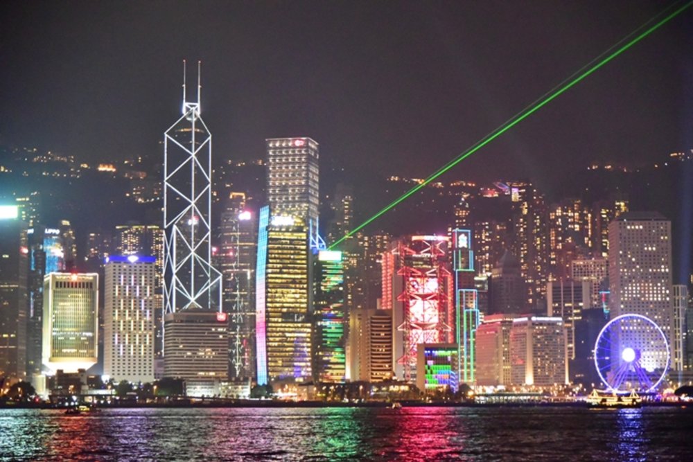 ขอบคุณรูปภาพจาก panasm.com l เที่ยวฮ่องกงได้ตลอดทั้งปี พร้อมปักหมดจุดชมวิวกับการแสดง Symphony of lights ที่จัดแสดงทุกค่ำคืน ช่วงเวลา 2 ทุ่มในทุกๆวัน