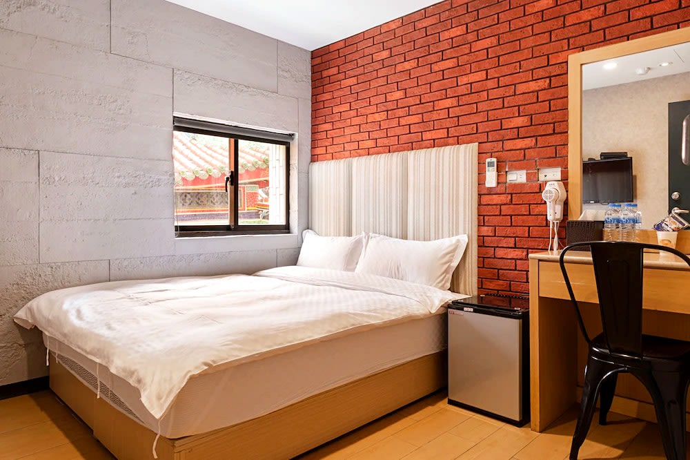hotels in taipei under $60