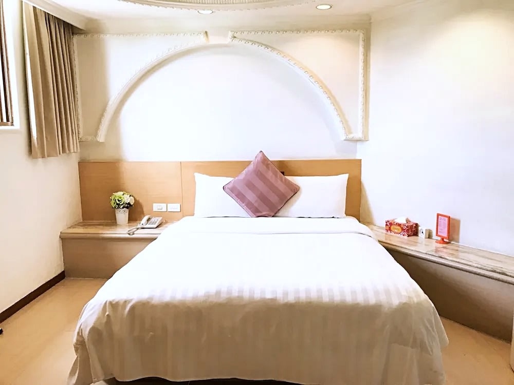 hotels in taipei under $60