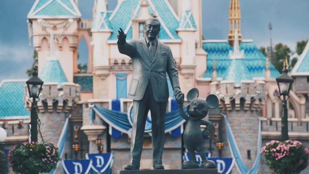 Don’t miss the Partners statue at Disneyland Park! Image credits to Travis Gergen