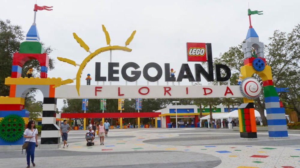 the entrance of LEGOLAND Florida
