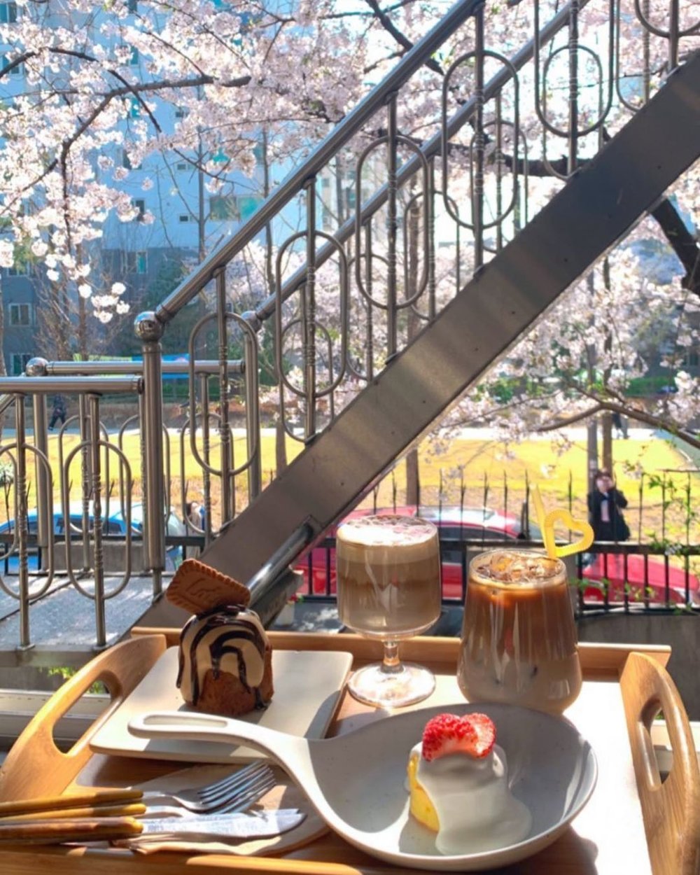 8 Coffee Shops in Seoul with Beautiful Cherry Blossom Views Klook Travel Blog
