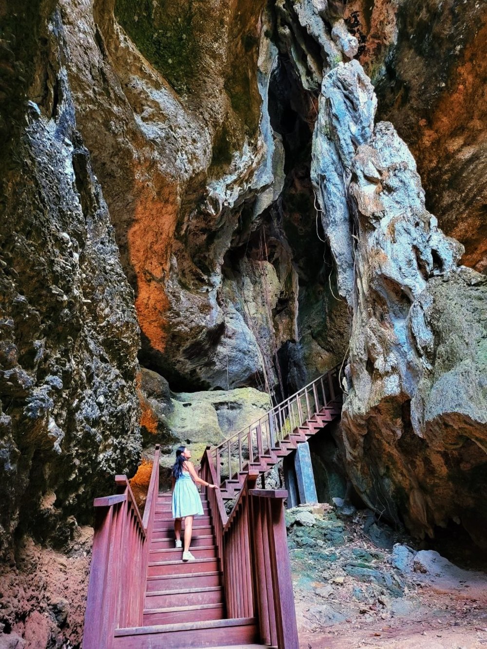 labuan bajo mirror cave