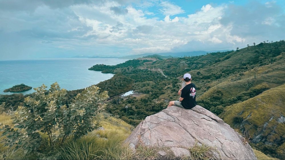 labuan bajo bukit amelia