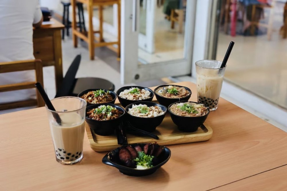 Các Điểm Ăn Uống Hấp Dẫn Gần Sân Khấu Wings of Time