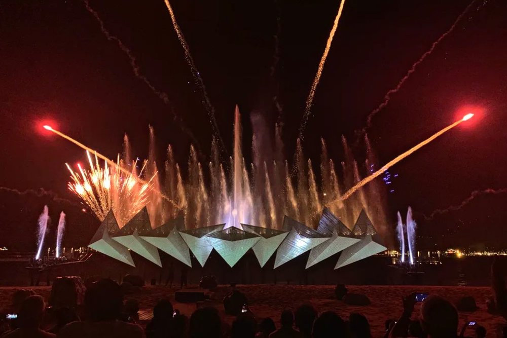 Khán Đài Wings Of Time Hoành Tráng Như Một Rạp Hát Khổng Lồ