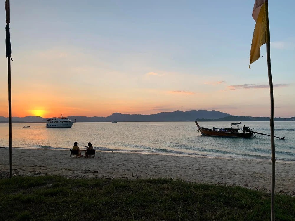 Niña Beach (นิญ ญ่า บีช)