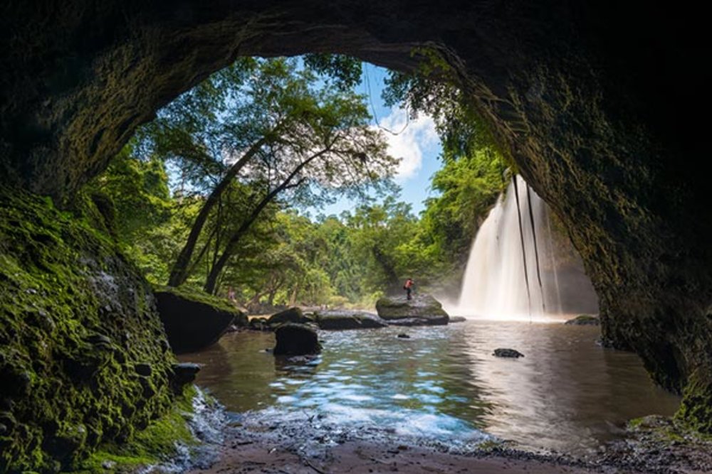 ขอบคุณรูปภาพจาก Travel.kappok l ปักหมุดที่เที่ยวหน้าร้อน เอาใจนักท่องเที่ยวสายธรรมชาติ พักผ่อนกันอย่างเต็มอิ่มไปกับน้ำตกเหวสุวัต