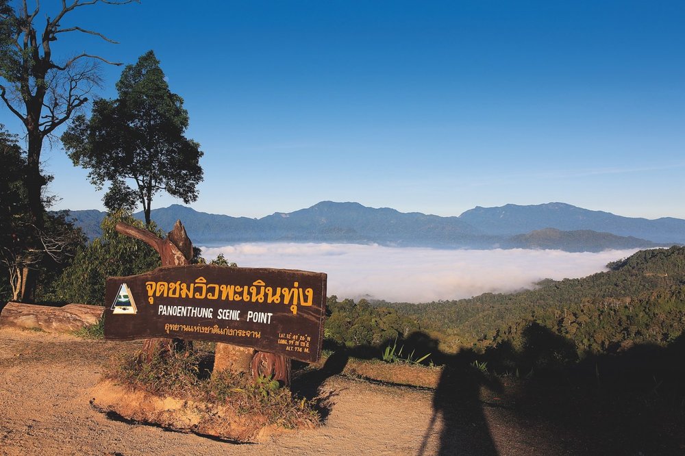 ขอบคุณรูปภาพจาก Trips Magazine l ปักหมุดเที่ยวหน้าร้อน ผักผ่อนเต็มอิ่ม รายล้อมไปด้วยธรรมชาติ พร้อมแวะถ่ายรูป ณ จุดชมวิวหลากหลายสถานที่