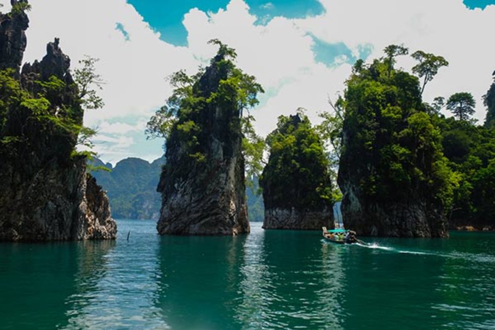 ขอบคุณรูปภาพจาก travel.kapook l ไปเที่ยวเขื่อนรัชชประภาที่สวยงาม เที่ยวชมความสวยงามแห่งธรรมชาติ เหมาะแก่การผักผ่อนสุดๆ 