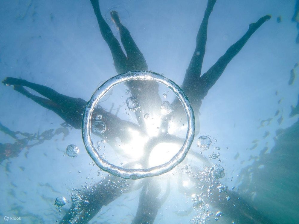 เล่นฟองคลื่นกันน