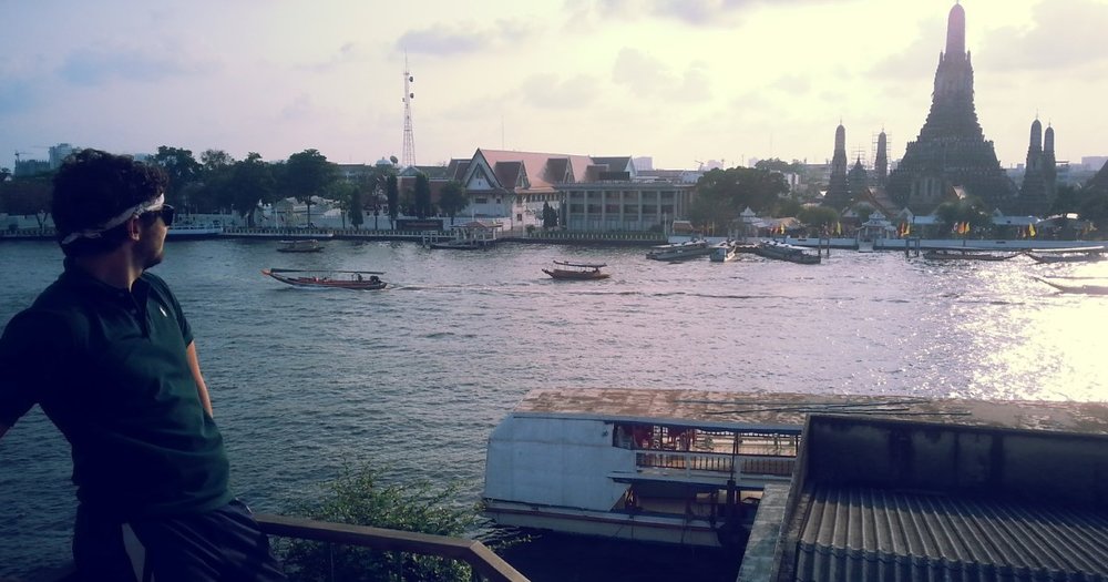 Eagle Bar - Wat Arun View