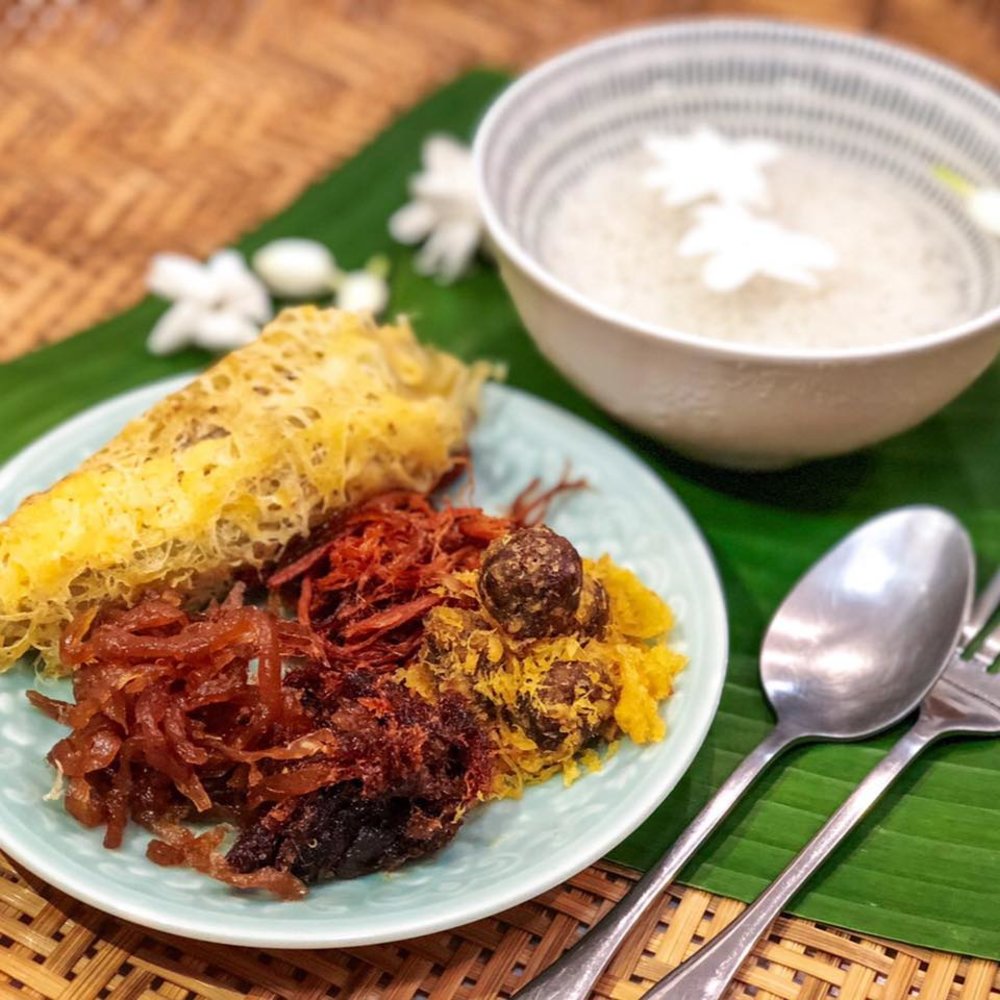 ขอบคุณรูปภาพจาก facebook ข้าวแช่แม่ศิริ บางลำพู