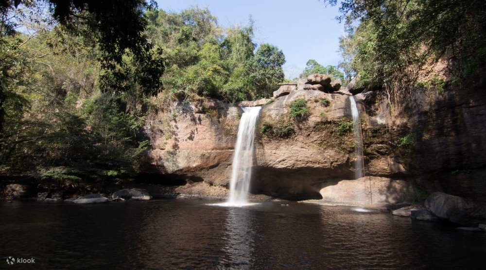 น้ำตกสุดร่มรื่น