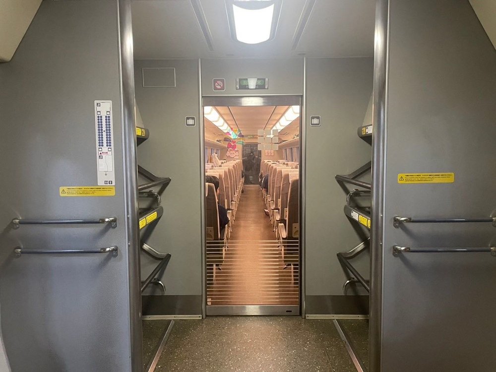 HARUKA車廂行李區