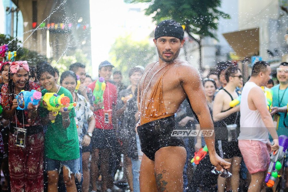 PPTV HD 36 on Twitter: "เริ่ดสุด!!เสน่ห์สีลมสงกรานต์ชาวสีม่วง PPTV PHOTO  #อำพลทองเมืองหลวง #PPTVHD36 #สงกรานต์สีลม #วันสงกรานต์ #สงกรานต์2561 #สีลม  #คลื่นมหาชน #ชาวสีม่วง #สงกรานต์สีม่วง