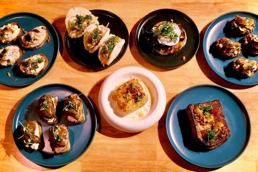 Different chicken and beef dishes in the table