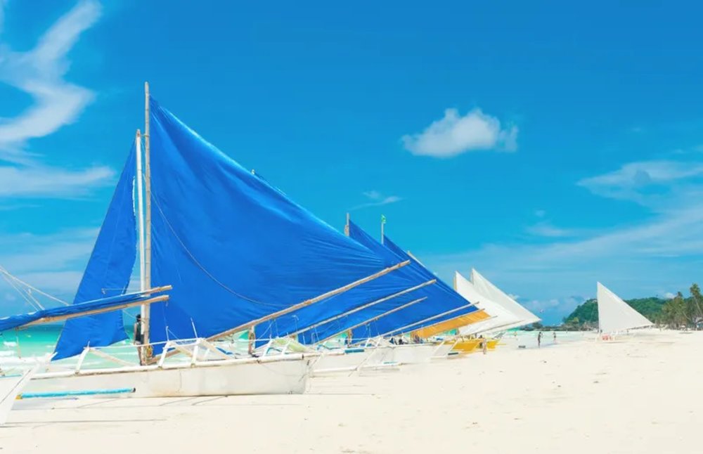 Paraw boat in the shore
