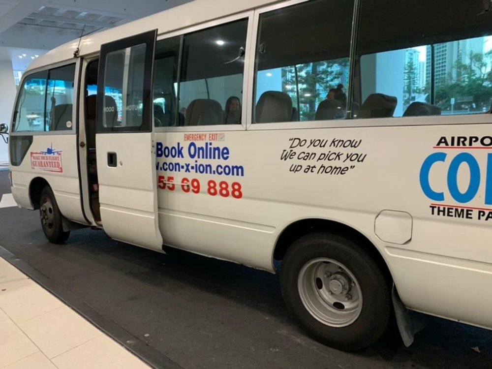 ゴールドコースト 空港から市内への乗合い空港送迎