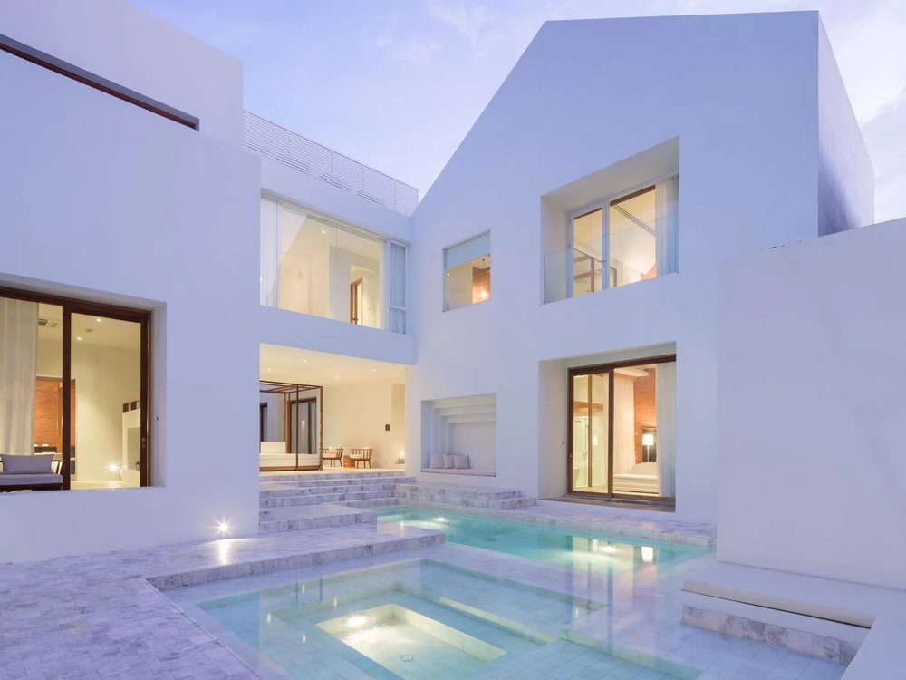 สระว่ายน้ำสวย ถ่ายรูปทำคอนเทนต์ได้เพียบ