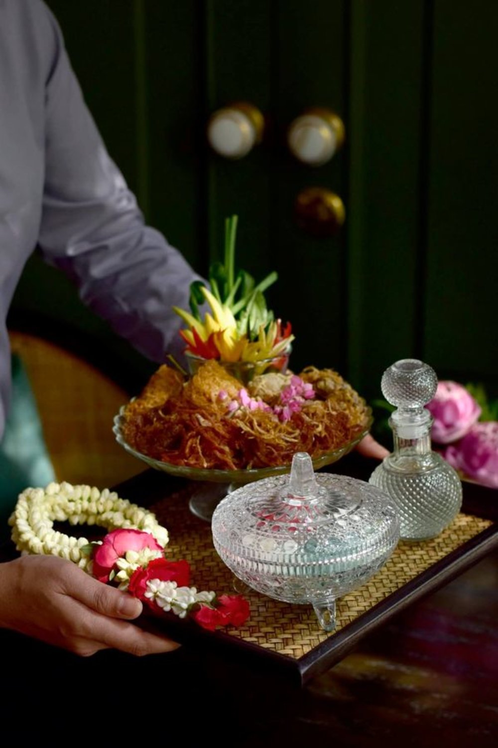 ข้าวแช่ จากร้านอาหารไทยที่ใส่ใจตั้งแต่ขั้นตอนการทำอาหารจนถึงการเสิร์ฟ ขอบคุณรูปจาก Facebook: Baan Dusit Thani