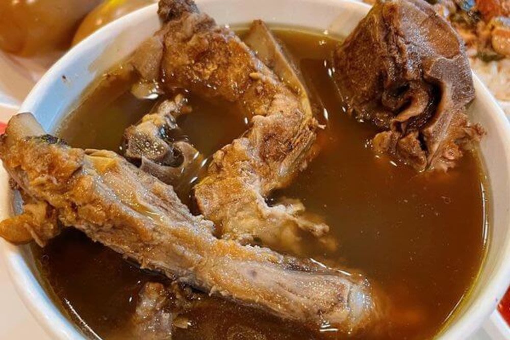 raohe night market Chen Tung Pork Ribs Medicinal Herbs Soup 2