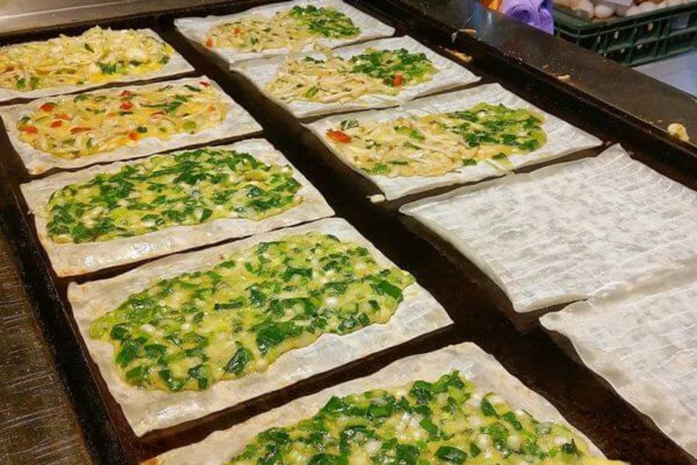 raohe night market Xiao Wang Zi Yi Lan Egg Pancake