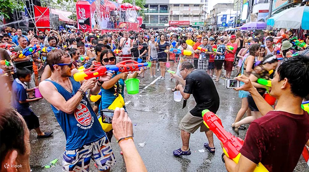 places to celebrate songkran in bangkok