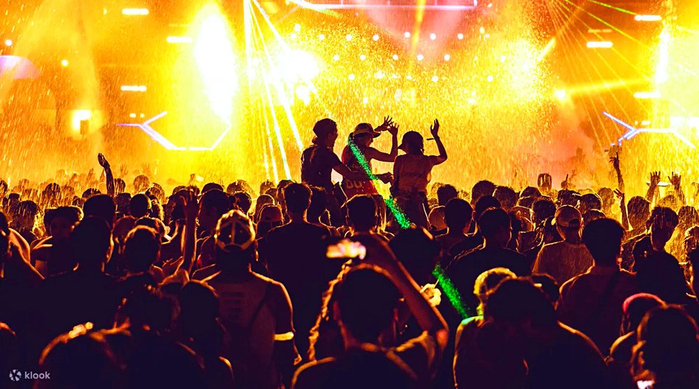 places to celebrate songkran in bangkok