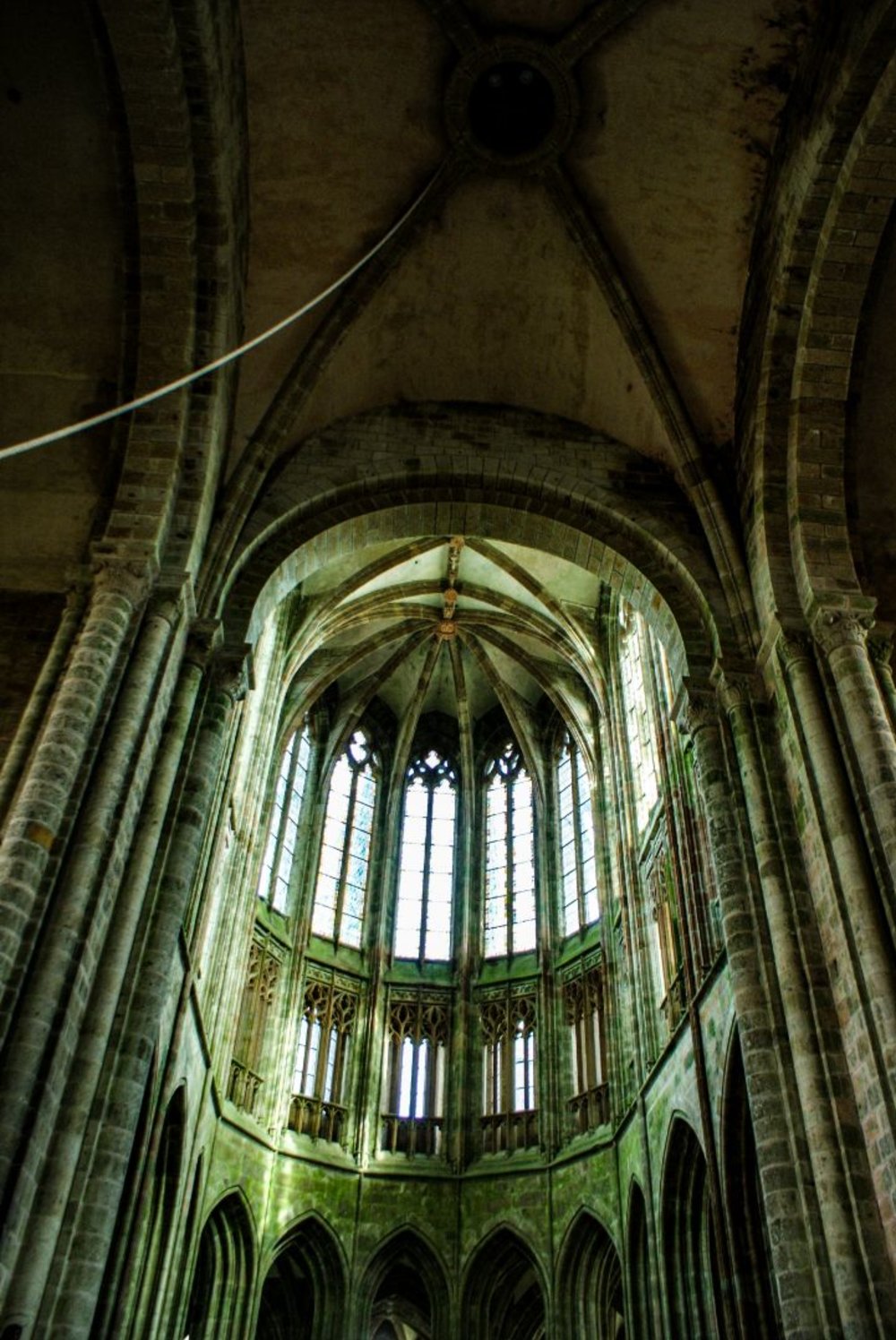 モンサンミシェル (Mont-Saint-Michel) 修道院のゴシック内陣