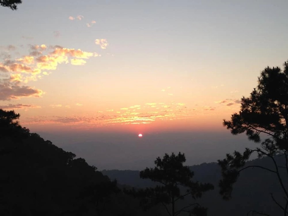 ขอบคุณรูปภาพจาก อช. ดอยสุเทพ-ปุย l ที่เที่ยวเชียงใหม่ เที่ยวเชียงใหม่ในเมือง กับวิวพระอาทิตย์ตกดินที่จุดชมวิวใกล้ดอยปุย 