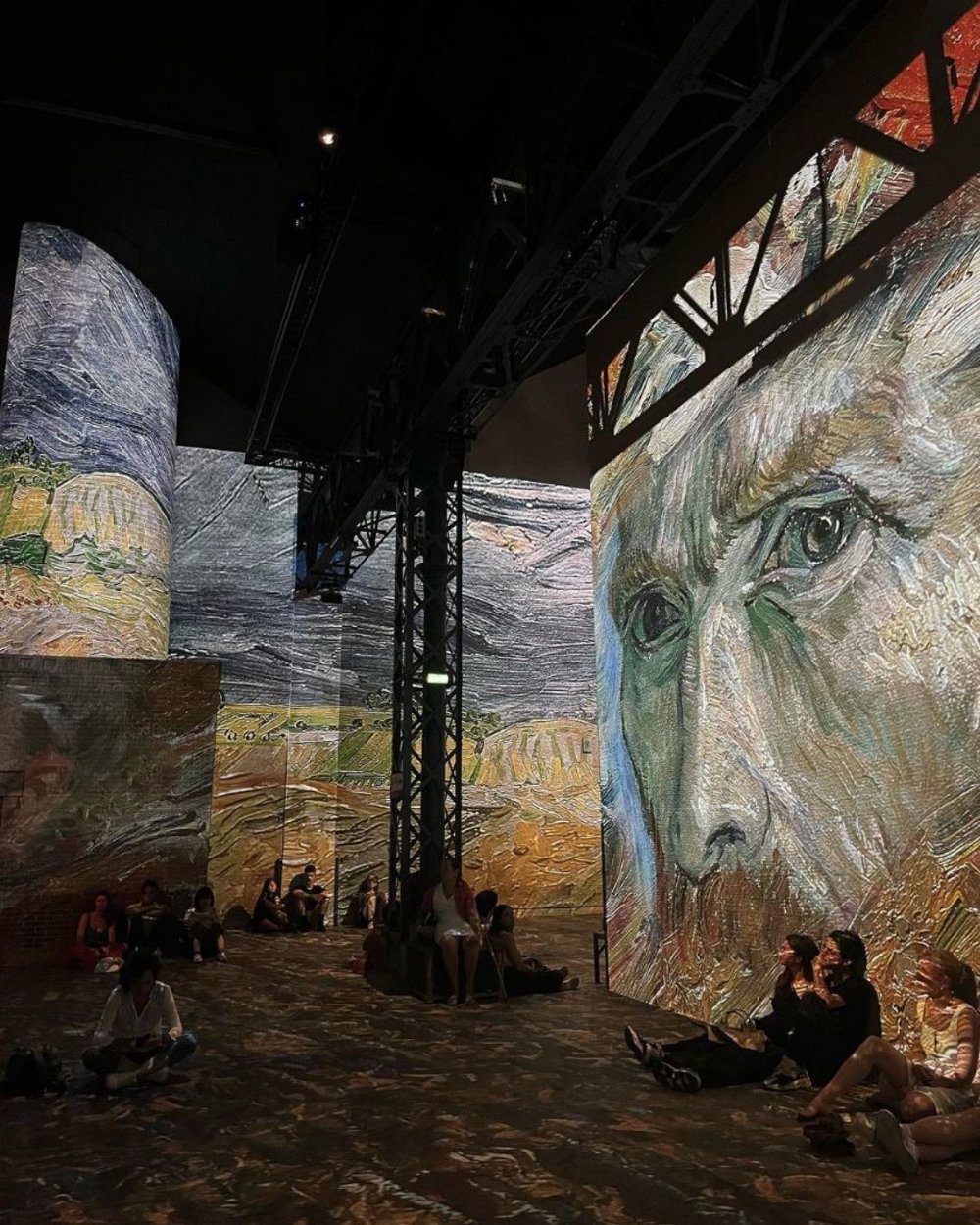 アトリエデリュミエール（Atelier des Lumières）
