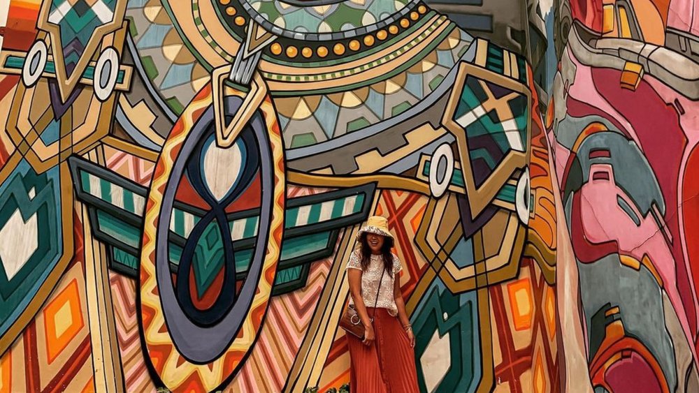 This mural at Haji Lane is so huge that it makes people look small! Credits: @doreentravels on Instagram
