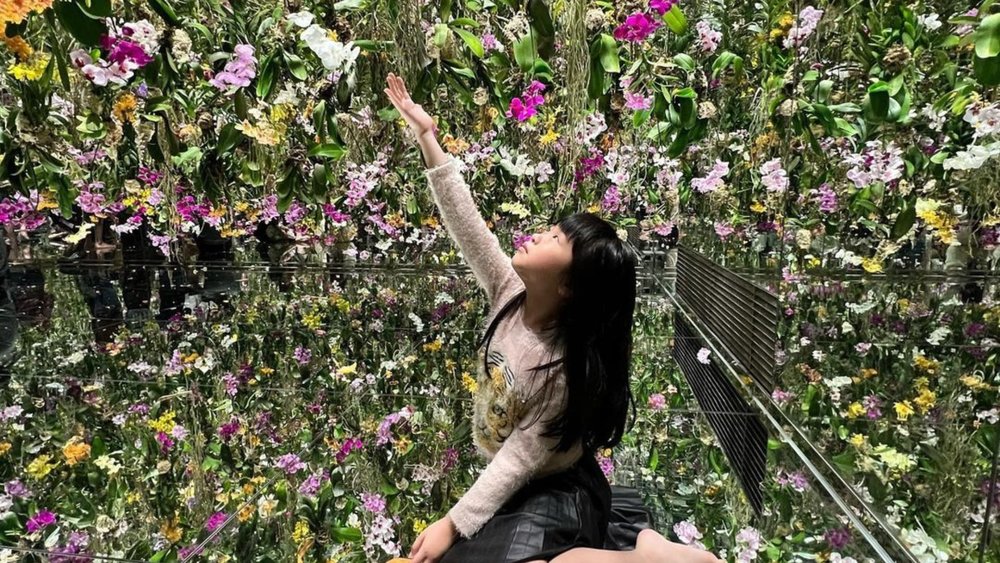 Reach out for the flowers above at the ethereal Floating Flower Garden! Credits: @zu_yee on Instagram