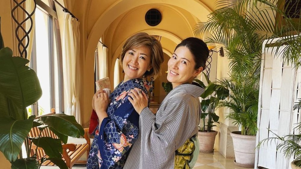 Try on kimonos with your best pals! Credits to @kimonolife_yoko on Instagram