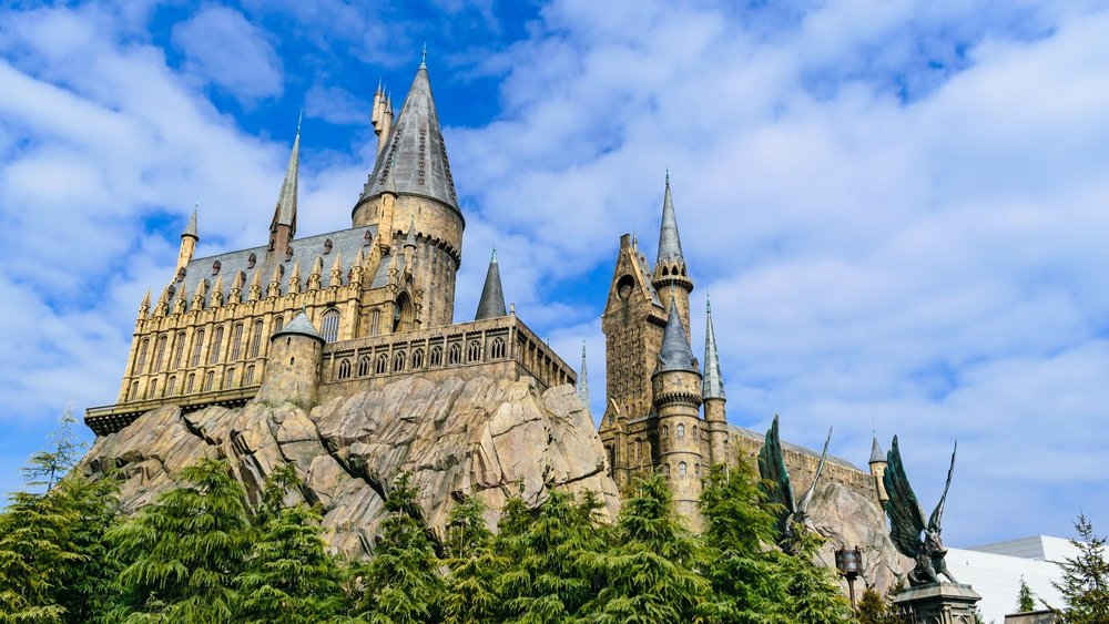 Head straight to the Wizarding World of Harry Potter with an Express Pass! Credits to runextreme on Pixabay.